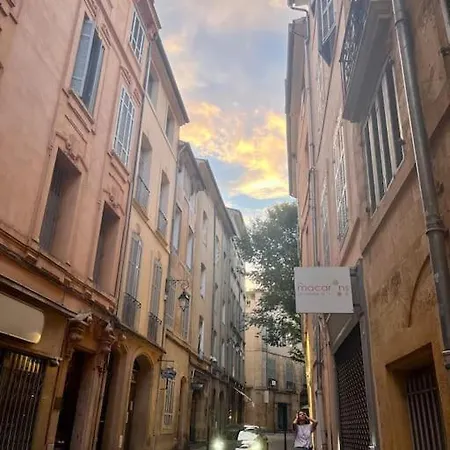 2 Pieces En Plein Centre Historique * Aix-en-Provence